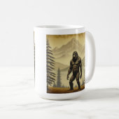 Vintager Bigfoot in den Bergen und Pinien Kaffeetasse (VorderseiteRechts)