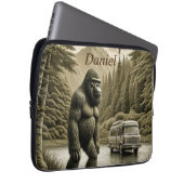 Vintager Bigfoot und RV Camper Personalisiert Laptopschutzhülle (Vorne Rechts)