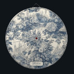 Vintager Blumenchic Blue Toile de jouy Monogram Dartscheibe<br><div class="desc">Elegantes Vintages Blue Toile de jouy Monogramm Dartboard. Schönes nahtloses Toile de jouy Muster Blau auf weißem Hintergrund. Die Toilabdrücke sind ein Alltagswut, ein elegantes und verziertes Vintages Jouy mit exotischen Damast-Mustern, einem lustigen Stil, der derzeit für Wohngestaltung, Kleidung, Handy und IPad Hüllen, Einladungen und vieles mehr anzieht. Das Design...</div>