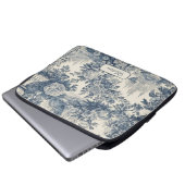 Vintager Blumenchic Blue Toile de jouy Monogram Laptopschutzhülle (Vorne Knopf)