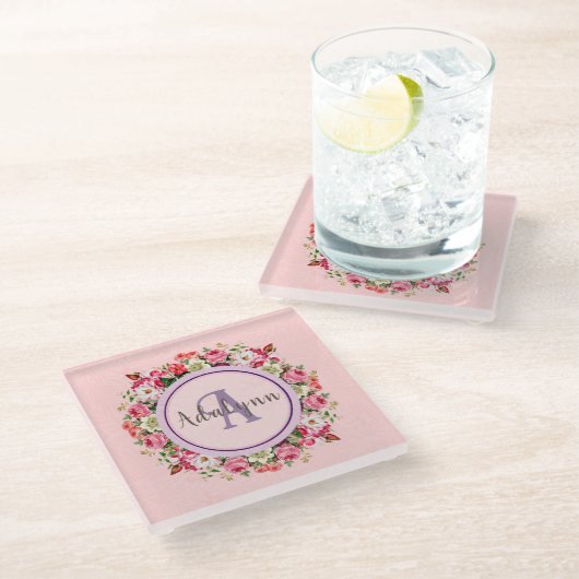 Vintager Blumenring, benutzerdefiniertes Monogramm Glasuntersetzer (Schrägansicht)