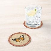 Vintager Botanischer Schmetterling mit Burgunder A Runder Pappuntersetzer (Vor Ort)