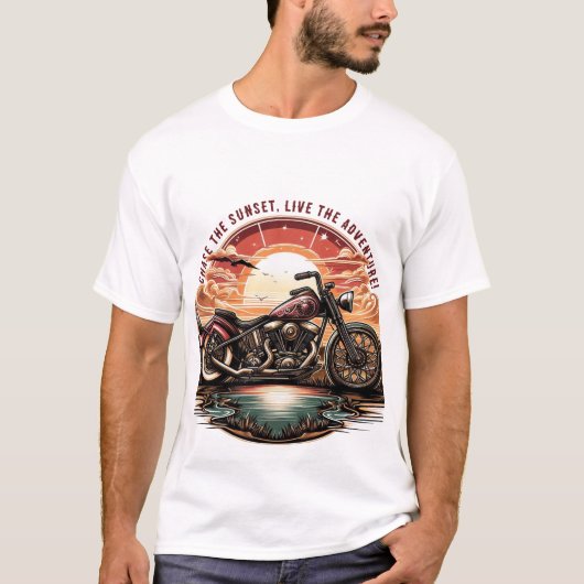 Vintager Chopper bei Sonnenuntergang T-Shirt (Vorderseite)