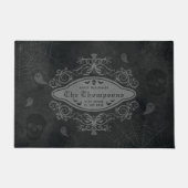 Vintager Dark Gothic Macabre Halloween Familiennam Fußmatte (Vorderseite)