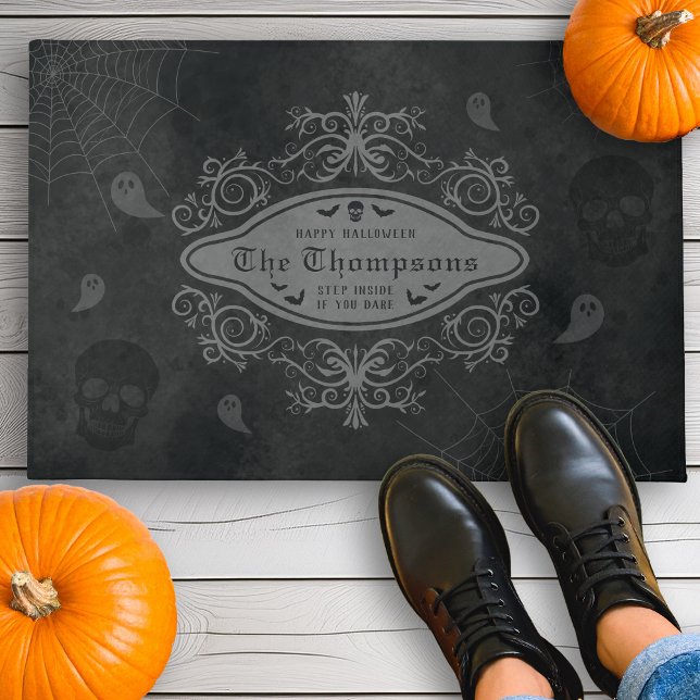 Vintager Dark Gothic Macabre Halloween Familiennam Fußmatte (Disclaimer: This image is a digital mockup.)