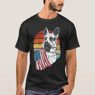 Vintager deutscher Schäferhund mit der US-Flagge A T-Shirt
