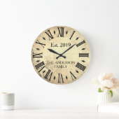 Vintager eleganter Familienname römischer Numerus  Große Wanduhr (Zuhause)