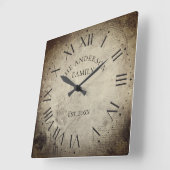 Vintager eleganter Familienname römischer Numerus  Quadratische Wanduhr (Winkel)