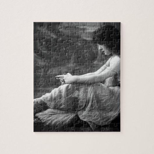 Vintager Evelyn 1913 Nesbit Puzzle (Vertikal)