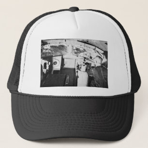 Vintager Fahrzeugingenieur innerhalb des Truckerkappe