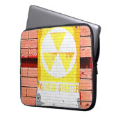 Vintager Fallout Shelter Grunge Laptop-Computer-Sp Laptopschutzhülle (Vorderseite Links)