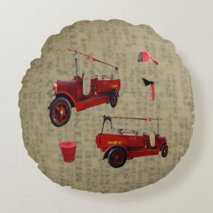 Vintager Feuerzug auf Vintagen Zeitungsdrucken, Rundes Kissen
