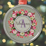 Vintager floraler Ring für Monogramm-Text grau Ornament Aus Metall<br><div class="desc">Erhöhen Sie Ihren Stil mit unserem Vintagen floralen Monogram Design. Der wunderschöne blumengeschmückte Hintergrund und die aufwändige Rose machen dieses Design zu einem besonderen Erlebnis. Passen Sie Ihre Initialen oder jeden gewollt Text an, um ein einzigartiges und persönliches Monogramm zu erstellen, das Sie wirklich repräsentiert. Ideal, um Ihrer Wohngestaltung eine...</div>