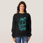 Vintager Frauenstrand mit Kokospalmenbaum Sweatshirt (Vorne ganz)