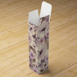Vintager Frühlingsflor Weinbox<br><div class="desc">Fügen Sie Ihren Geschenken eine raffinierte Touch mit unserer Vintagen Blumenweinbox hinzu. Ideal für Hochzeiten, Geburtstage, Babyduschen und Veranstaltungen zum Thema Frühjahr. Personalisieren Sie es für eine einzigartige und elegante Präsentation!</div>