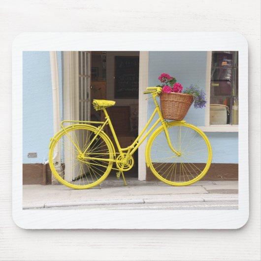 Vintager gelber Fahrrad- und Blumenkorb Mousepad (Vorne)