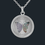 Vintager Gemusterter Schmetterlingszettel Sterling Silberkette<br><div class="desc">Vintages Musterschmetterling mit Zitat "Glaube ist,  Flügel zu haben"</div>
