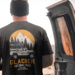Vintager Glacier Nationalpark Locarno T-Shirt<br><div class="desc">Vintages Design Glacier National Park Road Trip Montana. Großartiges Bekleidungsdesign für Menschen,  die Camping im Freien,  Camper,  Wanderer,  Wandern,  Fahrradausflug,  Familienausflug,  Sommerausflug Liebe haben. Eine großartige Straßenbilderei mit einem alten Schulstil macht auch eine tolle Geschenkidee für Outdoor-Enthusiasten sowie Freunde und Familie. Bestelle noch heute!</div>