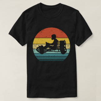 Vintager Go-Karting-Treiber in einem Retro-Sunset T-Shirt