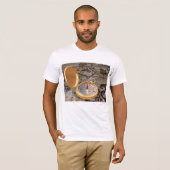 Vintager Goldkompass auf antiker Piratenkarte T-Shirt (Vorne ganz)