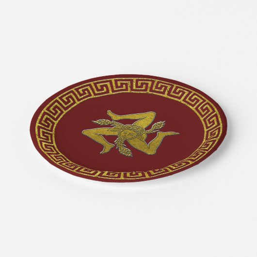 Vintager griechischer Schlüssel und sizilianische Pappteller (Schrägansicht)