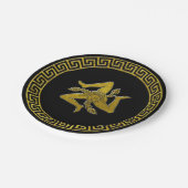 Vintager griechischer Schlüssel und sizilianische  Pappteller (Schrägansicht)