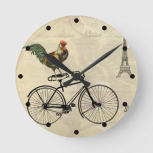 Vintager Hahn, der ein Fahrrad durch den Runde Wanduhr