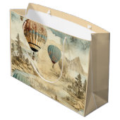 Vintager Heißluftballon in einer Serenlandschaft ( Große Geschenktüte (Rückseite Schrägansicht)