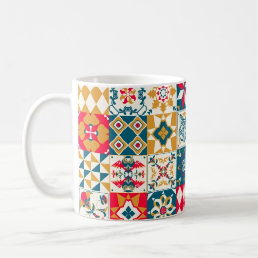 Vintager Hintergrund mit traditionell blauen Flies Kaffeetasse (Links)