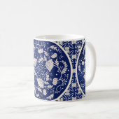 Vintager Hintergrund. Schönes, blumengeschmücktes Kaffeetasse (VorderseiteRechts)