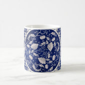 Vintager Hintergrund. Schönes, blumengeschmücktes Kaffeetasse (Mittel)