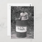 Vintager Hunk in Mülleimer Postkarte (Vorne/Hinten)