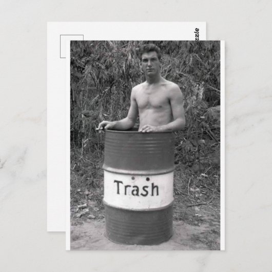Vintager Hunk in Mülleimer Postkarte (Vorne/Hinten)