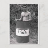 Vintager Hunk in Mülleimer Postkarte (Vorderseite)