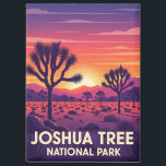 Vintager Joshua-Tree-Nationalpark Magnet<br><div class="desc">Der Joshua Tree Nationalpark ist eine ausgedehnte Wüstenlandschaft in Südkalifornien. Der Park ist bekannt für seine einzigartigen Joshua-Bäume, die eigentlich eine Art Yucca-Pflanze sind. Der Park ist auch Zuhause zu einer Vielzahl anderer Wüstenarten und Pflanze, wie Kakteen, Eidechsen und Schlangen. Der Joshua Tree Nationalpark ist ein beliebtes Ziel für Wanderungen,...</div>