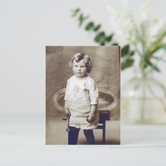 Vintager Junge mit Hammer Postkarte (Stehend Vorderseite)