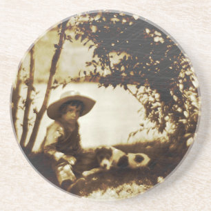 Vintager Junge mit Hund an der Erholung Sandstone Untersetzer