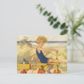 Vintager Junge spielt am Strand mit Sandspielzeug Postkarte (Stehend Vorderseite)