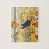 Vintager Junge spielt am Strand mit Sandspielzeug Puzzle (Vertikal)