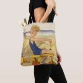 Vintager Junge spielt am Strand mit Sandspielzeug Tasche (Von Nahem)