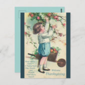 Vintager Junge wählt Äpfel Erntedank Postkarte (Vorne/Hinten)