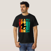 Vintager junger Mann Skate T-Shirt (Vorne ganz)