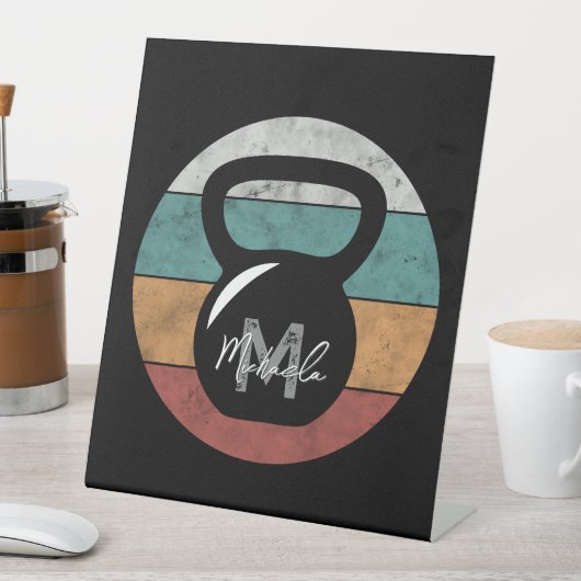 Vintager kettlebell benutzerdefinierter Monogrammn Sockelschild (In Situ)