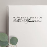 Vintager Klassiker aus der Bibliothek des Buchzeic Permastempel<br><div class="desc">Individuell gestaltete selbstfarbige Buchzeichen-Briefmarke mit personalisiertem Namen in Vintagem Klassik-Script.</div>