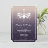 Vintager Kronleuchter Elegante Lila Hochzeit Einladung (Stehend Vorderseite)