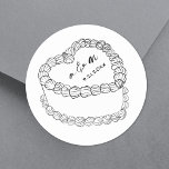 Vintager Kuchenkuchen, handgezeichnet Runder Aufkleber<br><div class="desc">Personalisierte Vintage Kuchen Hochzeitmonogramm Stickers. Diese individuell gefertigten runden Hochzeitsaufkleber sind mit einer einfachen Vintagen Kuchenabbildungen in der Mitte versehen, die mit den Monogramm-Initialen des Paares und dem Hochzeitstermin für eine zeitlose und elegante Touch ergänzt werden. Das minimalistische Design verwendet eine Mischung aus klassischen Serifen und handgeschriebenen Skript-Schriftart, behalte das...</div>