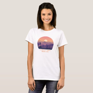 Vintager Lila Gelber Wanderberg Sonnenuntergang T-Shirt