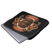 Vintager Lion Oak Barrel Personalisiert Brauerei B Laptopschutzhülle (Vorne Knopf)