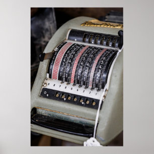 Vintager mechanischer Rechner - Ein Blick in die Poster