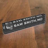 Vintager menschlicher Schädel. Für Ärzte. Namensplakette (Seite)